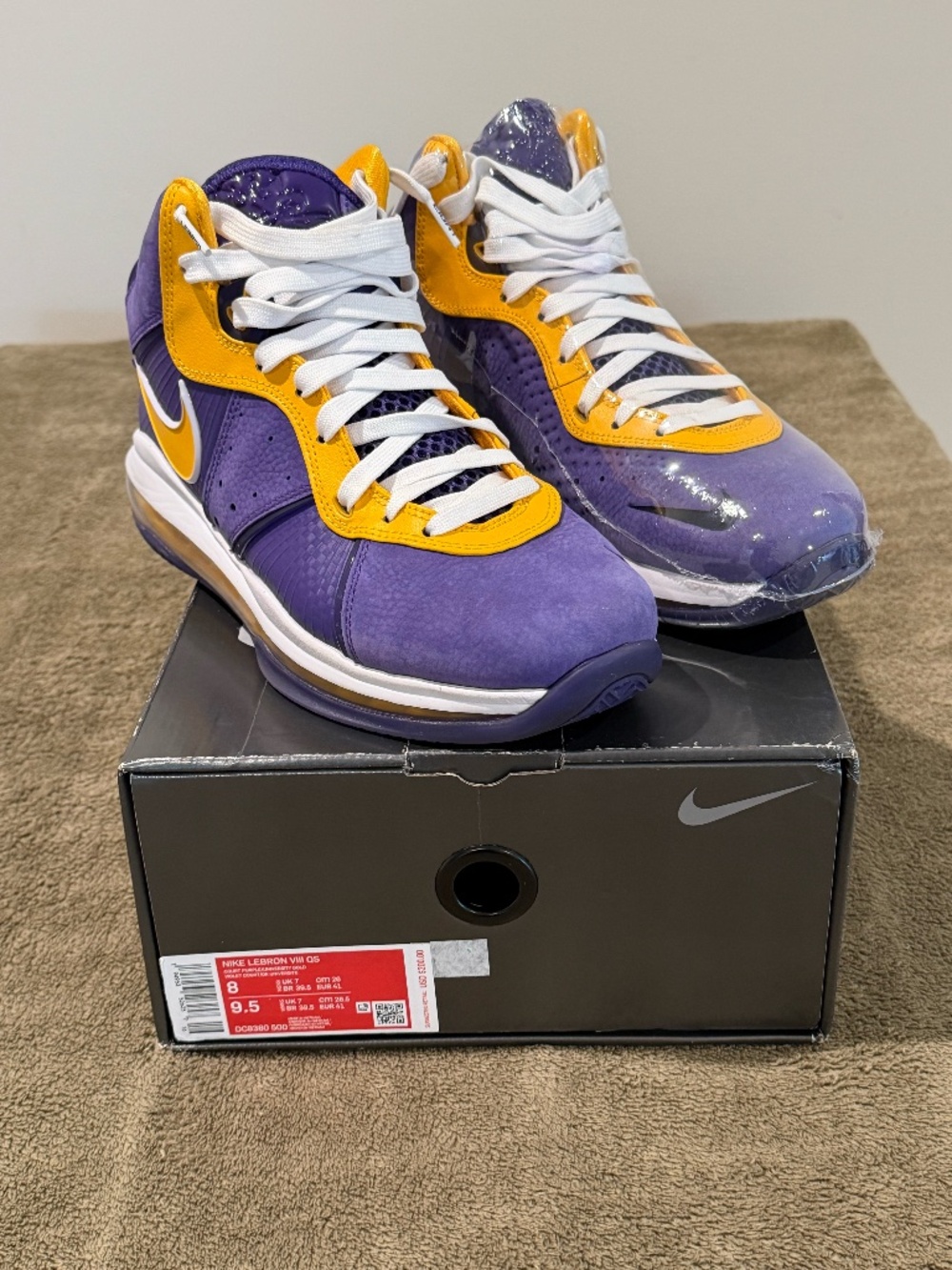NIKE LEBRON 8 LAKERS SIZE 8